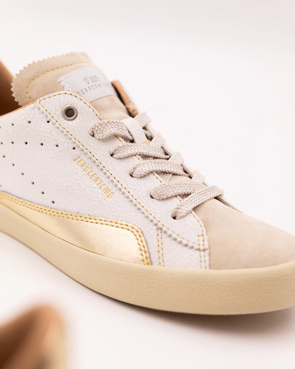 0-105 SC01 White and Gold sneaker - Image 4