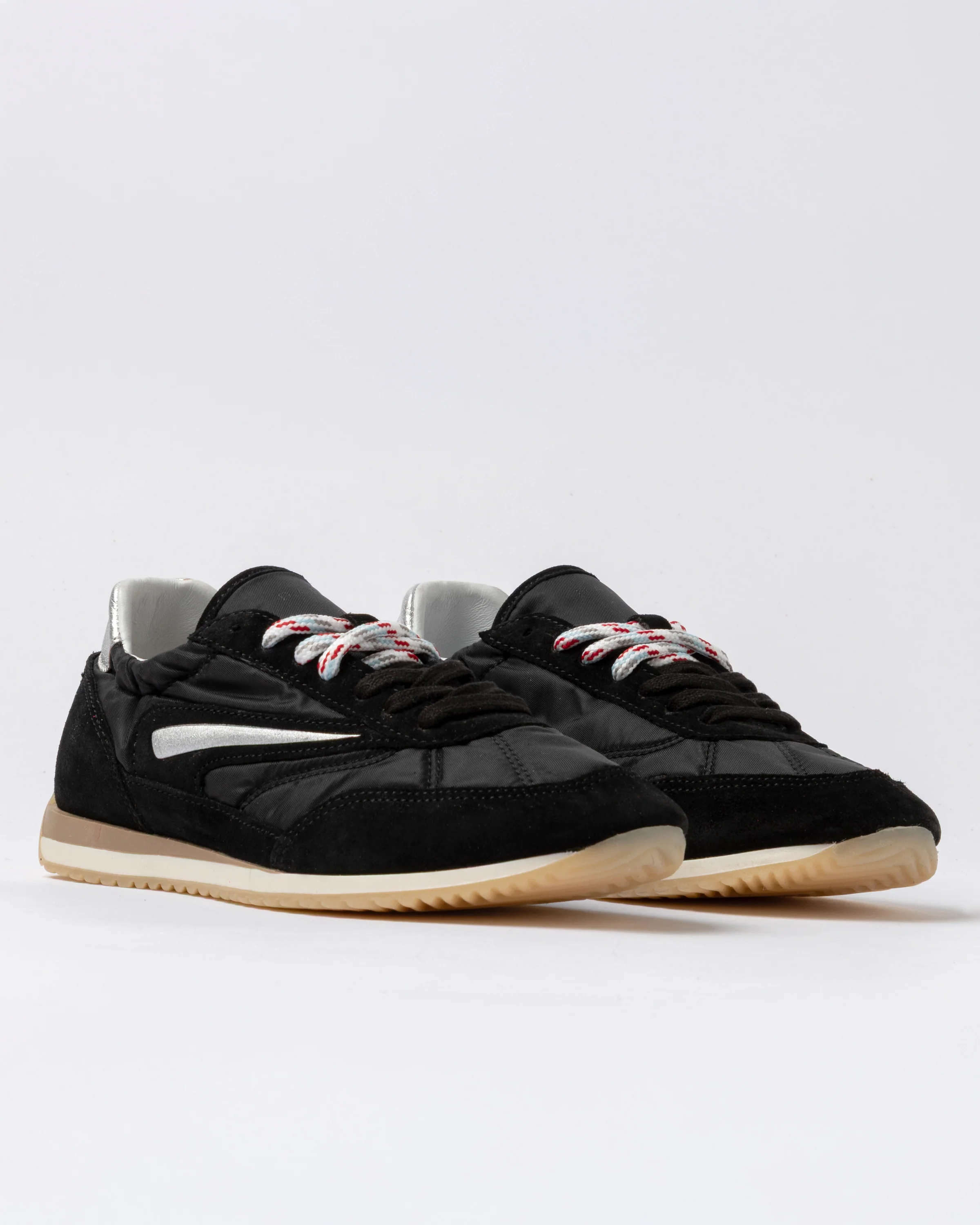 Athleta Black Slim sneaker - Image 3