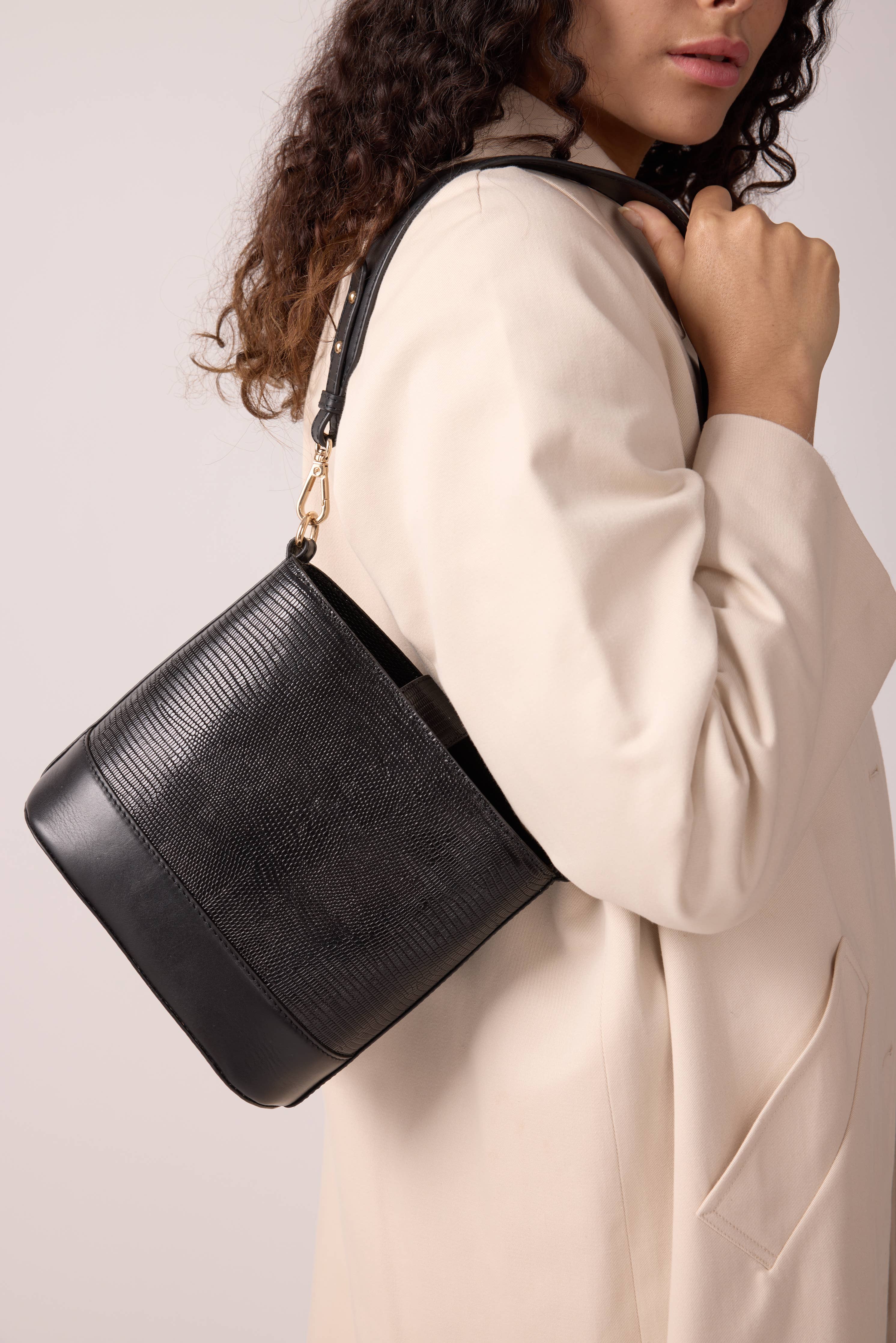 Marlon bucket bag in black lizard-embossed print - Image 5