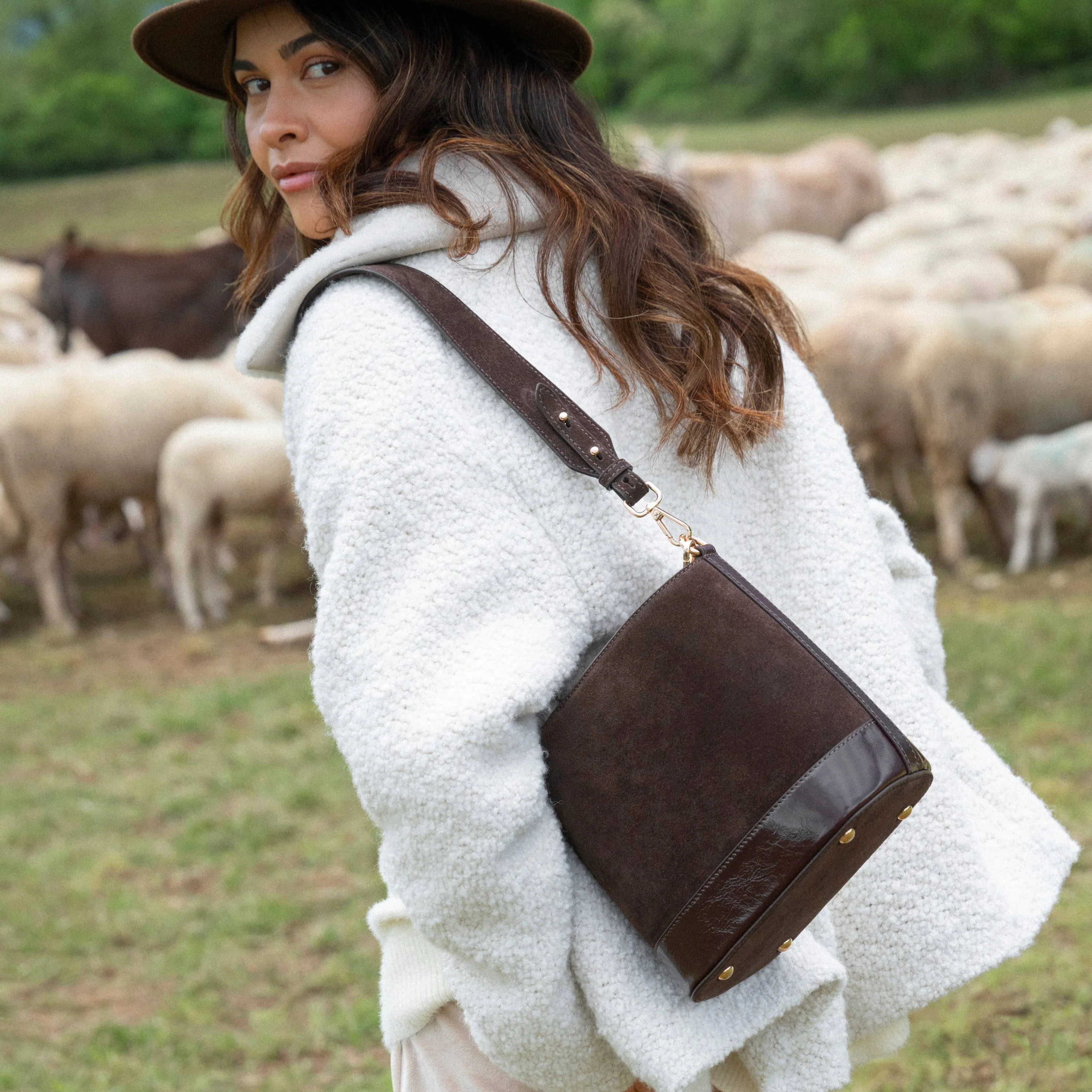 Marlon bucket bag in chocolate suede - Image 2