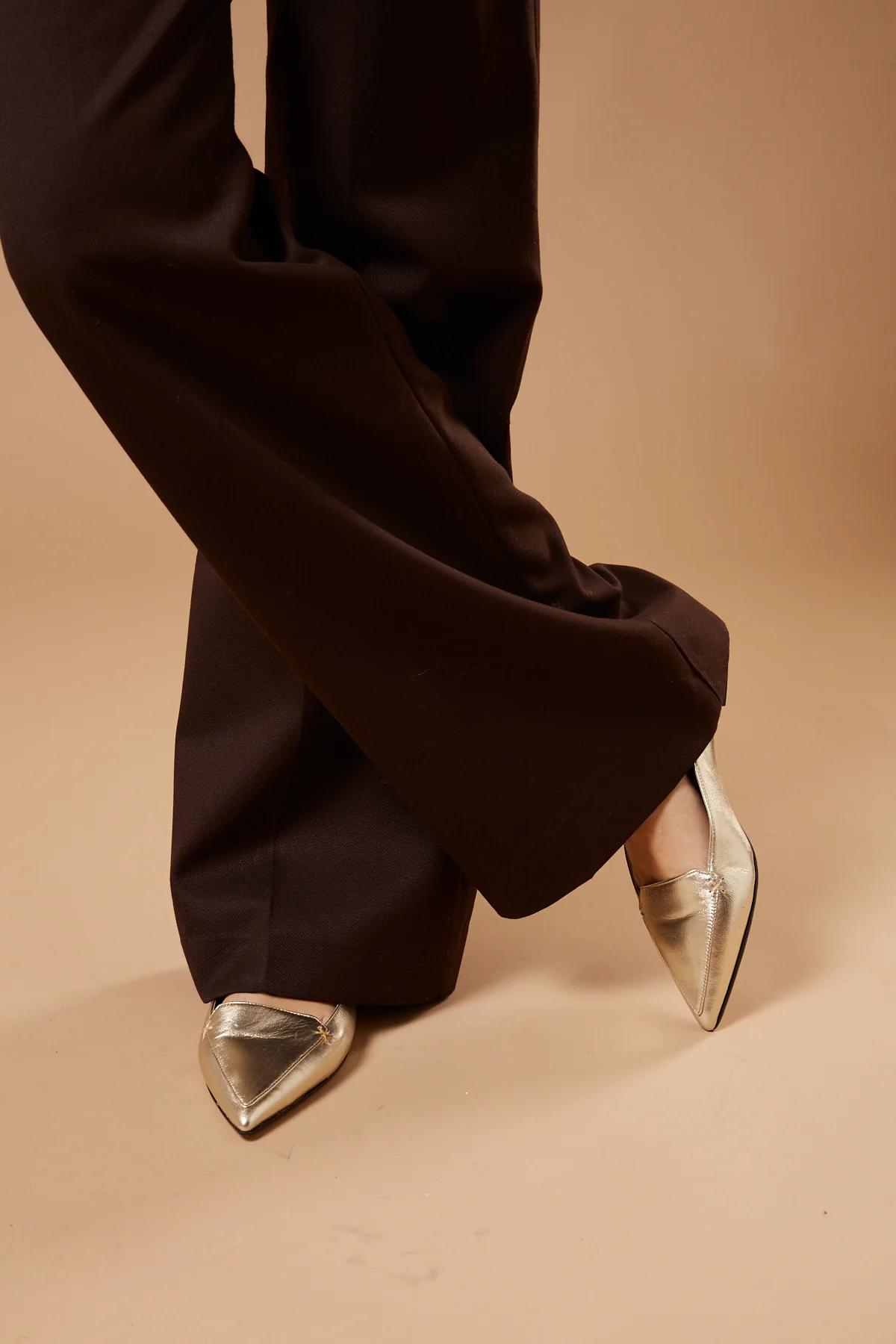 Izzy Winter Platino Gold Flats - Image 3