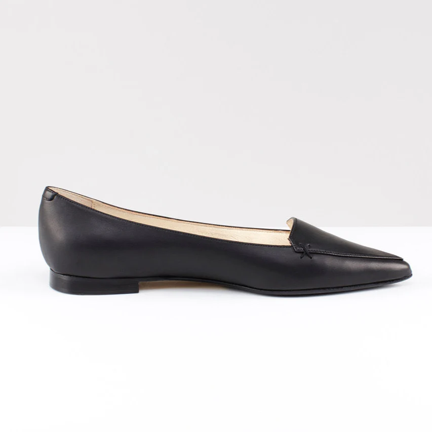 Izzy Black leather pointy flat
